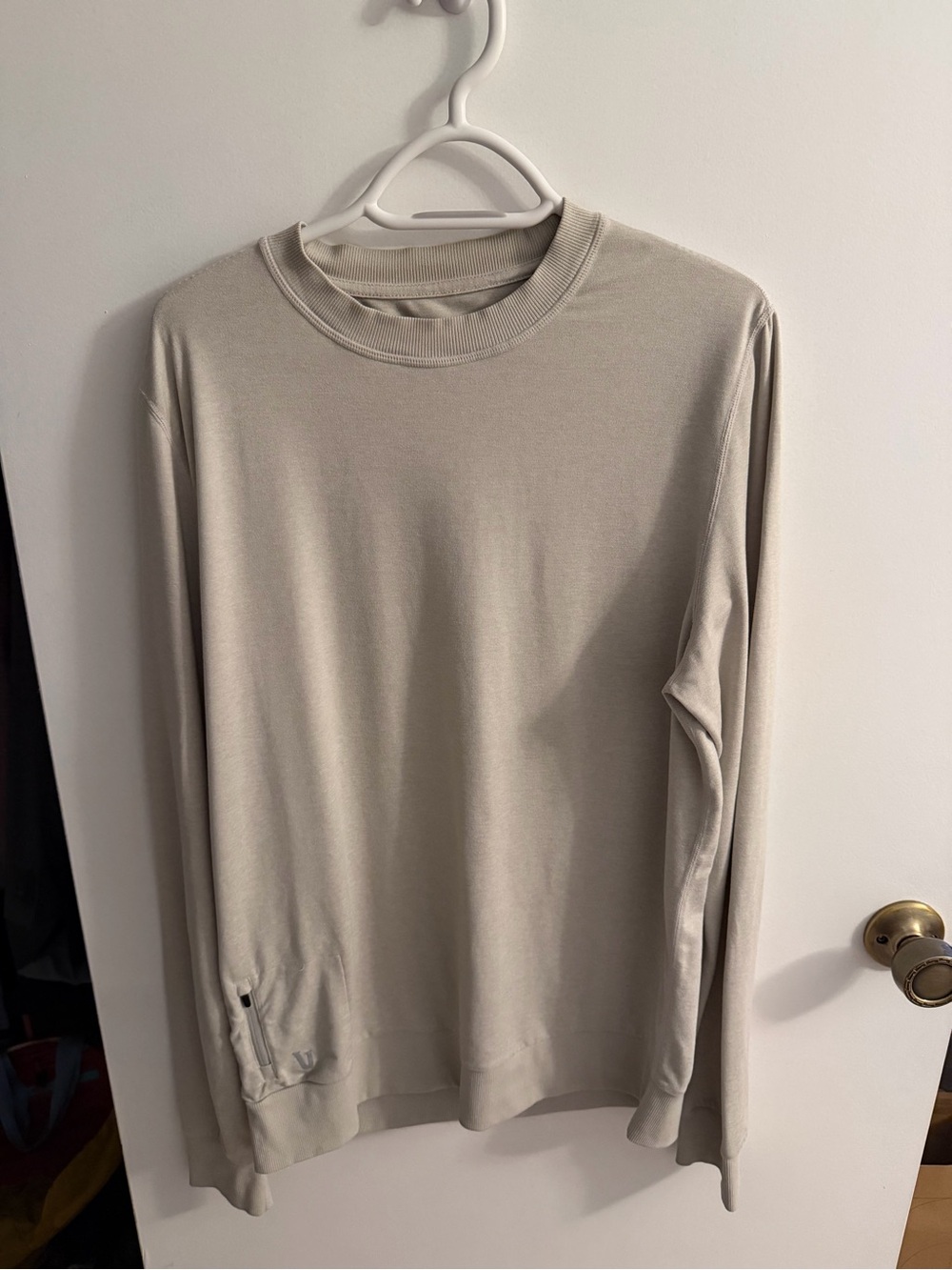 2 Vuori Ponto Performance Crewneck Light Taupe & Navy